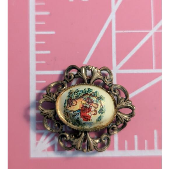 Vintage Courtship Antiqued Gold Tone Brooch - Picture 4 of 5